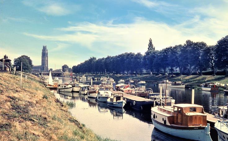Image of leisure craft moored along the banks