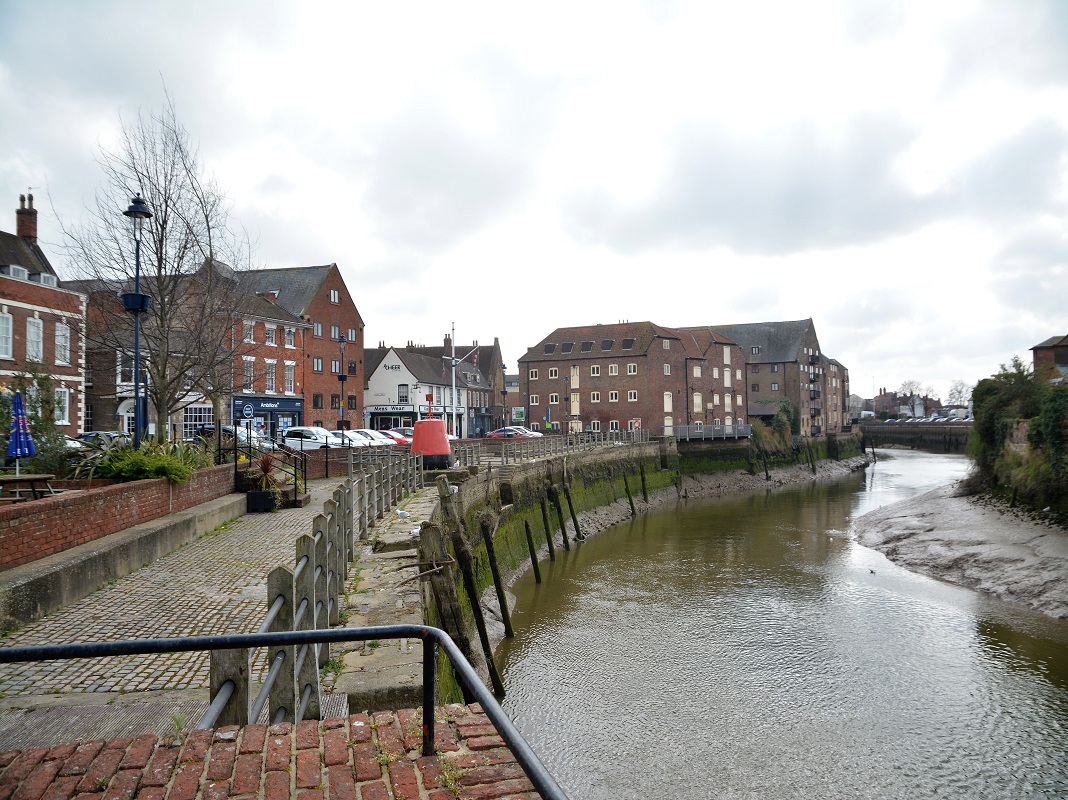 House quay, as seen along the sidewalk of the the wash